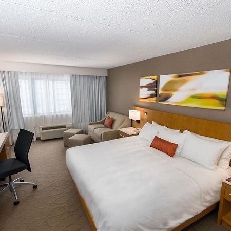 Delta Hotels By Marriott Utica Zewnętrze zdjęcie