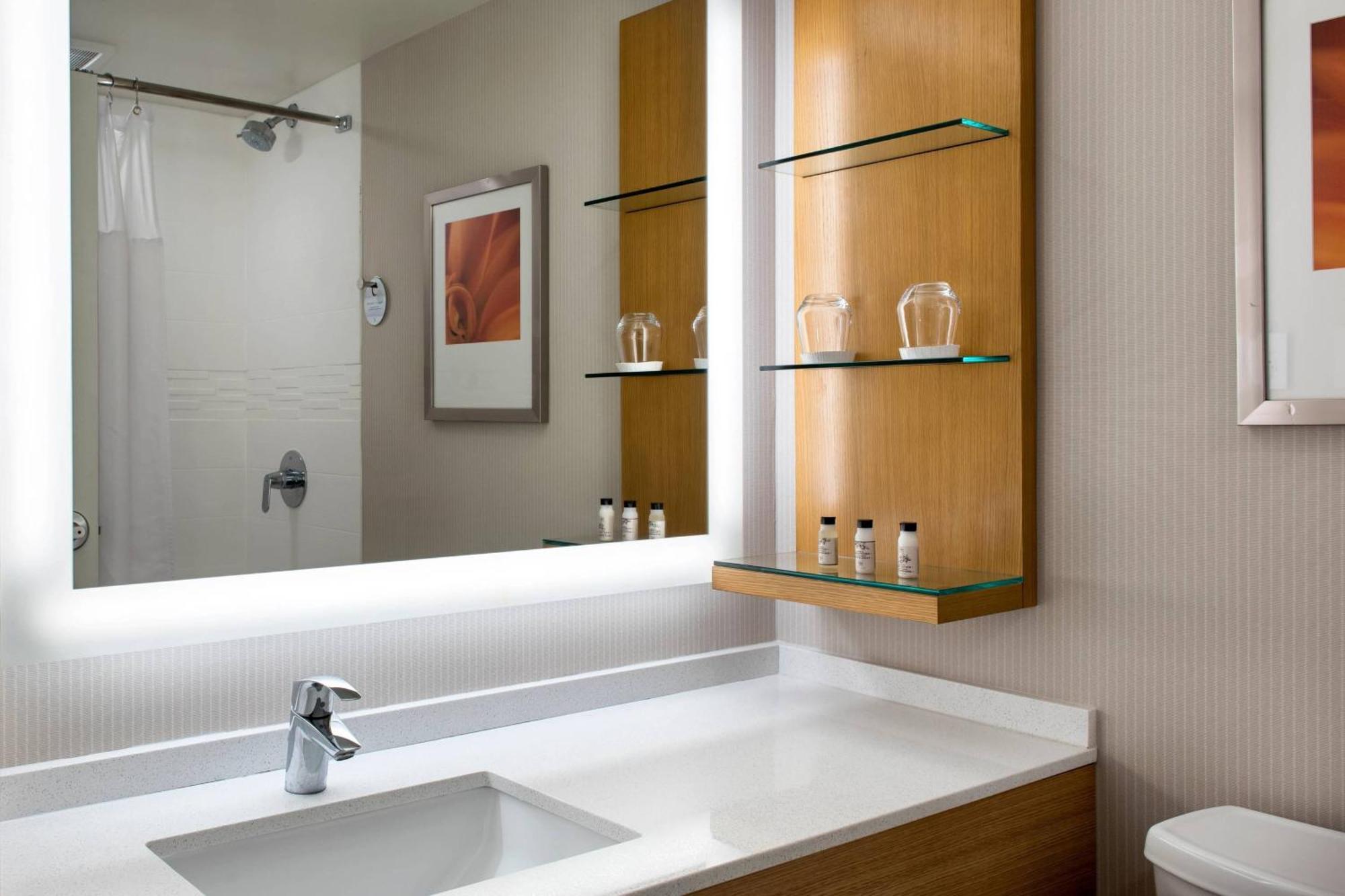 Delta Hotels By Marriott Utica Zewnętrze zdjęcie