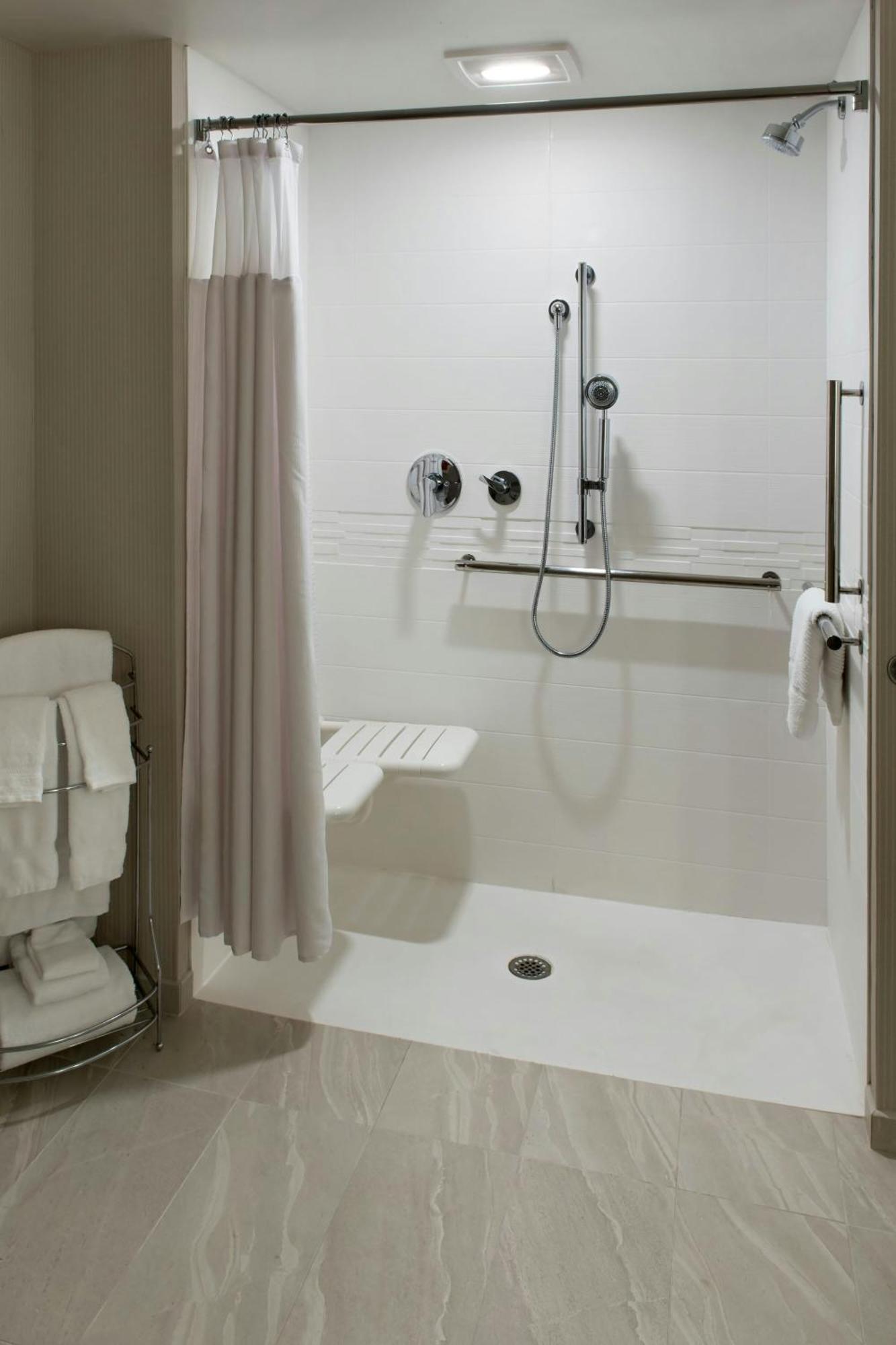 Delta Hotels By Marriott Utica Zewnętrze zdjęcie